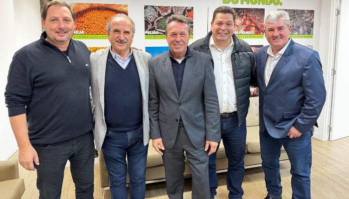 Foto - Assessoria Estradas Rurais: Governo do Estado libera R$ 25 milhões para Cascavel e R$ 9,5 milhões para Maripá